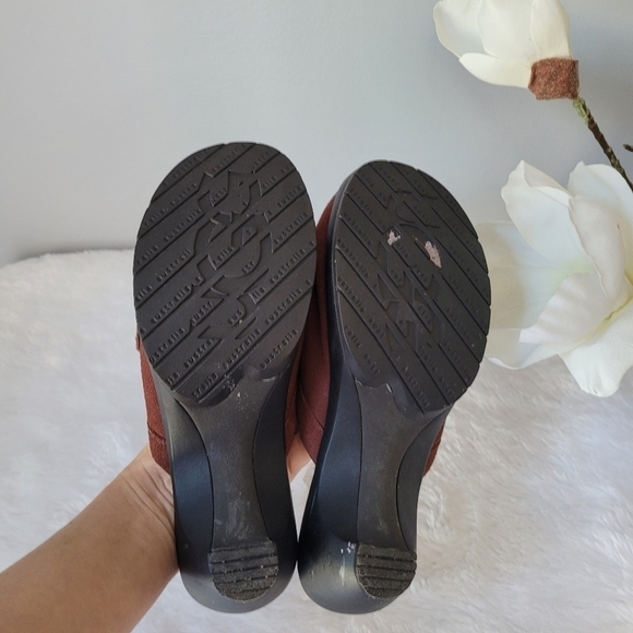 UGG Mules - Women's - Picture 9 of 10